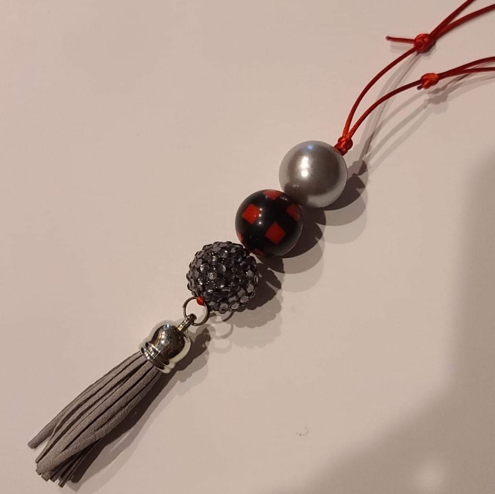 Adjustable, bubble gum tassle necklace
